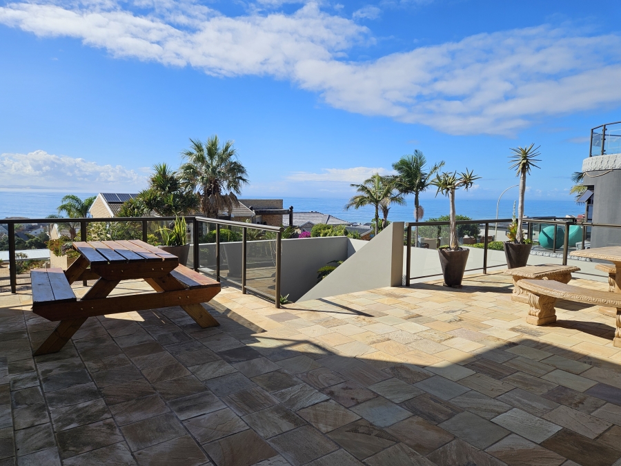 5 Bedroom Property for Sale in Wavecrest Eastern Cape